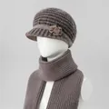 Detalle de la textura de punto grueso y forro polar del conjunto de gorro y bufanda de invierno - Gorro + Bufanda / Caqui