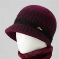 Conjunto de invierno para mujer con gorro de felpa burdeos y bufanda de forro polar - Sombrero individual / Burdeos
