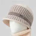 Conjunto de gorro de punto y bufanda de invierno para mujer en beige y marrón a cuadros - Sombrero individual / Beige