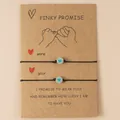 Detail van Pinky Promise kaart met twee verstelbare armbanden en lichtgevende hartvormige kralen - Blauw hart