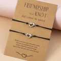 Braccialetti dell'amicizia con cuori d'argento su carta regalo per migliori amiche - Set da 2 pezzi / Argento
