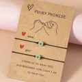 Detail van Pinky Promise-kaart met twee verstelbare armbanden met hartvormige kralen - Groen Hart
