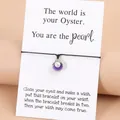 Minimalistisches Perlen-Muschel-Armband mit violettem Emaille auf schwarzer Kordel-Wunschkarte - Lila