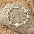 Pulsera boho tejida azul claro con dijes de tortuga turquesa y estrella de mar - Estilo Único de Estrella de Mar Y Tortuga / Blanco