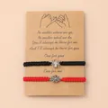 Detailweergave van handgemaakte spin-armbanden op een kaart met een gedicht - Zwart Rood