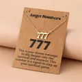 Gouden roestvrijstalen 777 engelengetal ketting op kraftpapier displaykaart - 777