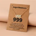 Detailopname van gouden 999 engelengetal ketting op spirituele betekeniskaart - 999