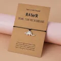 Bracelet de vœux dinosaure fait main sur carte kraft avec cordon tressé noir - Stégosaure