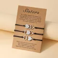 Set van 3 verstelbare roestvrijstalen hartjesarmbanden op een Sisters cadeaukaart. - Zussen Thema (Hart Stijl)