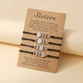 Set van 4 verstelbare roestvrijstalen hartvormige armbanden op een Sisters-kaart - Zussen Thema (Hart Patroon Stijl)