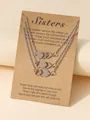 Set van drie zilverkleurige hartjeskettingen op een Sisters-cadeaukaart display - Drievoudig Hart / Zilver