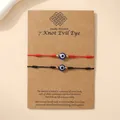Set van twee rood en zwart gevlochten Zeven Knopen Evil Eye armbanden op kraftpapier - Rood & Zwart