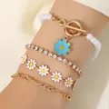 Vierdelige gouden armbandset met witte parels en blauwe emaille madeliefjes hanger - Vierdelige Armbandset Blauwe Madeliefjes Parel Stijl (Armband 2 Blauw)