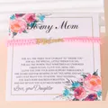 Roze geweven moederdag armband met gouden Mama bedeltje op een cadeaukaart - Roze - Gouden Label