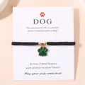 Handgemaakte zwarte gevlochten hondenpoot armband met groen emaille op een kaart - Groen