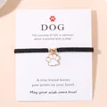 Bracelet tressé noir avec breloque empreinte de patte blanche sur carte cadeau - Blanc
