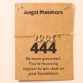 Gouden armband met nummer 444 hanger en fonkelende strassteentjes op een displaykaart - 444