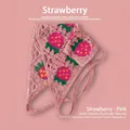 Gros plan du bandeau au crochet rose avec motifs de fraises et texture tricotée main - Taille unique / Fraise Rose