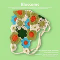 Handgefertigtes Häkel-Kopftuch mit bunten Blumen und weißer Spitzenverzierung - Einheitsgröße / Blüten - Grün