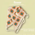 Bandana floral fait main au crochet avec motif carré grand-mère bleu et orange en beige - Taille unique / Fleur à carreaux Bleu Orange - Blanc cassé