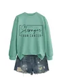 Mintgrünes Stronger Than Cancer Sweatshirt mit destroyed Denim-Shorts im Flat Lay Stil - S / Hellgrün (Schwarzer Text)
