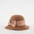 Elegante cappello cloche in lana marrone con fiocco in raso rosa e perle da donna - M (56-58cm) / Cachi
