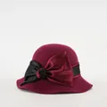 Elegante cappello cloche vintage in lana bordeaux con fiocco in raso nero e rosso - M (56-58cm) / Colore a contrasto / Contrasto Rosso Vino