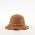 Cappello cloche in lana marrone da donna con nastro di perle e filo dorato - M (56-58cm) / Cucitura Multicolore / Filo Arcobaleno Cachi