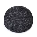 Detalle de gorra de invierno gris jaspeado con botón decorativo y ribete de cuero negro - M (56-58cm) / Negro