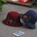 Chapeaux cloche élégants en feutre de laine pour femmes avec nœuds en tulle et fleurs perlées - 57cm Ajustable / Multicolore 4