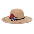 Cappello in feltro cammello con ricamo di rosa rossa e dettagli traforati a cuore - M(56-58cm) / Cachi