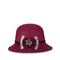 Elegante wijnrode wolvilt cloche hoed voor dames met bloemenstrik en strass-accenten - M (56-58cm) / Bordeauxrood