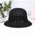 Eleganter schwarzer Strohhut mit Lederband und goldener Pferdetrensenschnalle - M(56-58cm) / Schwarz