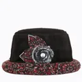 Winterse pluche dameshoed in zwart met strass-steentjes en geruit bladornament - M / Zwart
