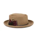 Damen Filzhut in Kamelbraun mit Sternnieten und roter Schleife verziert - M (56-58cm) / Khaki