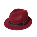 Elegante bordeauxrode wollen fedora hoed voor dames met zwarte band en metalen gesp - M / Bordeauxrood