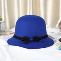 Eleganter dunkelblauer Wollfilz Glockenhut mit schwarzer Schleife für Damen - M / Blau