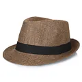Cappello Fedora classico in paglia marrone caffè con nastro nero su sfondo bianco - Caffè