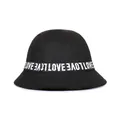 Cappello a secchiello in lana nera da donna con nastro decorativo LOVE bianco e nero - 57cm Regolabile / Nero