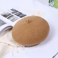Elegant camel wool beret hat for women with a classic vintage pumpkin painter cap design - M (56-58cm) / Khaki