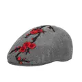 Graue Strickmütze aus Mesh mit roter Pflaumenblüten-Stickerei auf weißem Hintergrund - Blumiges Grau