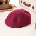 Klassische burgunderrote Schirmmütze aus Wolle für Damen und Herren im Retro-Stil - M (56-57 cm) / Burgunderrot