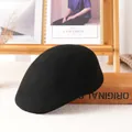 Classic black wool newsboy cap for men and women with minimalist vintage flat hat design - M (56-58cm) / Black