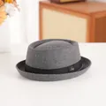 Retro grey wool felt pork pie hat with black grosgrain ribbon and gold metal badge - 58cm / Crown Style / Gray