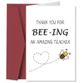 Tarjeta de agradecimiento para profesores con abeja y sobre color granate - Tema Juego de Palabras Abeja Maestro (QT1421-7)