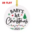 Dettaglio dell'ornamento natalizio piatto 2D Baby's 1st Christmas 2025 con grafiche - Stile Elementi Festivi Luci Stringa (QT1559-4)