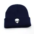 Dunkelblaue Strickmütze mit weißer Alien-Stickerei und klassischem Umschlagdesign - Verstellbar / Umschlag Stil / Marineblau Mit Weißem Alien-Stickerei