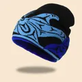 Winter-Strickmütze mit blauen Jacquard-Flammenmustern auf schwarzem, warmem Stoff - Abstraktes Muster Mehrfarbig