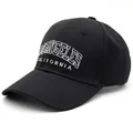 Dettaglio del ricamo bianco Los Angeles California su un cappellino da baseball nero - Regolabile / Nero