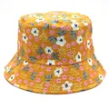 Dettaglio del cappello a secchiello giallo zenzero con stampa floreale e cuciture rinforzate - M (56-58cm) / Arancione
